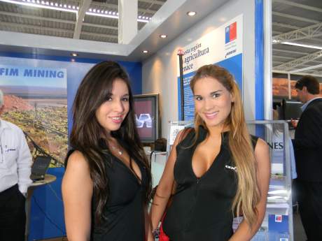 Las bellas mujeres, una tradición en Exponor. ( R. Ampuero)