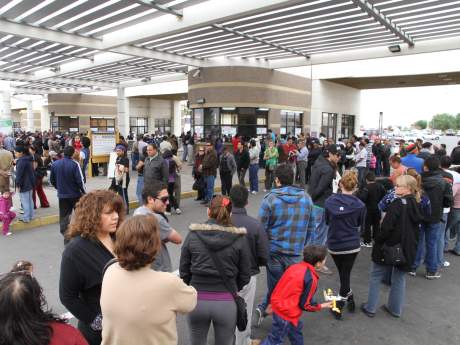 Lleno total en el control fronterizo Chacalluta soychile.cl