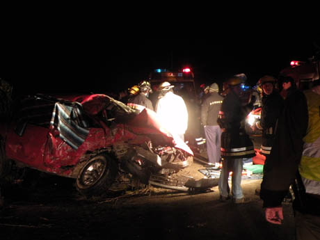 El choque entre una camioneta y dos camiones dejó un muerto en Cañete