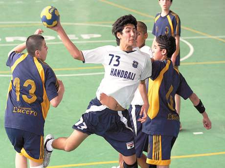 Colegio Inglés De Iquique Es Finalista En Handbol Damas Y Varones