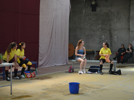 Obra de teatro alegró a las reclusas de la cárcel de Chillán Obra de teatro alegró a las reclusas de la cárcel de Chillán