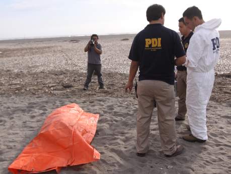 Arica: Encontraron el cuerpo sin vida de un hombre en la desembocadura del crecido Río Lluta Arica: Encontraron el cuerpo sin vida de un hombre en la desembocadura del crecido Río Lluta
