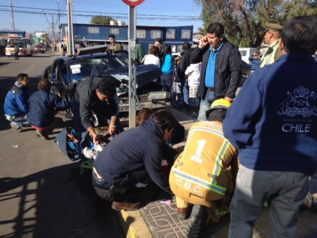 Accidente vehícular en el centro de Calama dejó a tres lesionados