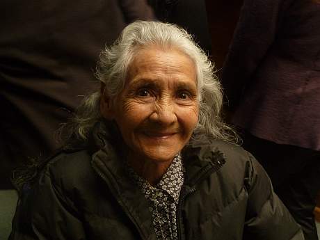 ... la Lectura y el Consejo regional de Cultura conmemoró la fecha en la Biblioteca Pública regional de Atacama con un homenaje a la poetisa Ángela Cuevas. - file_20120423130653