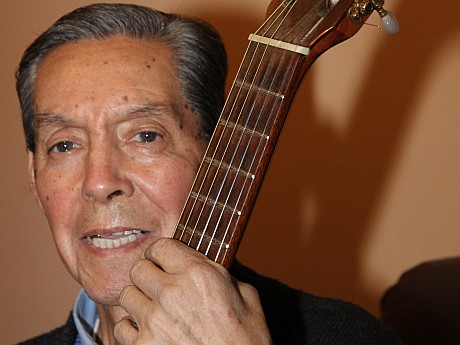 Uno de los fundadores del Trío Ilusión, el músico y cantante Héctor Figueroa Sandoval, falleció esta mañana en su domicilio de Temuco producto de un cáncer ... - file_20121001124339