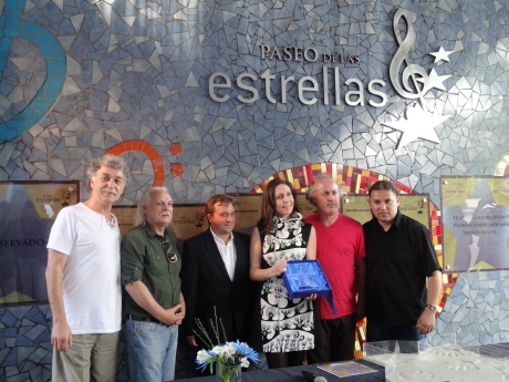 Los Jaivas fueron los primeros artistas en poner las manos en el Paseo de las Estrellas del Movistar Arena