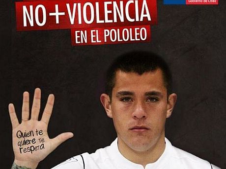 El delantero de Colo Colo, Carlos Muñoz, y el carrilero de la U, Eugenio Mena, son los nuevos rostros de la campaña Pololeo Sin Violencia, impulsado desde ... - file_20121119122335