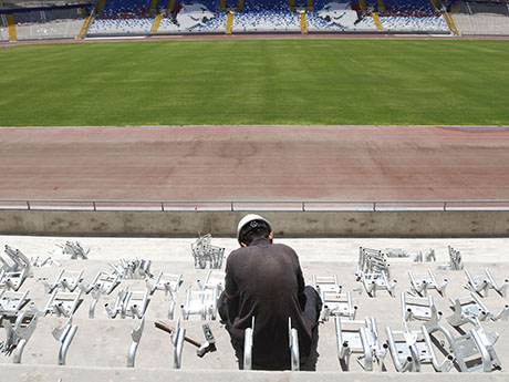Otro problema suma el Estadio Regional: falla estructural dificulta la instalación de butacas