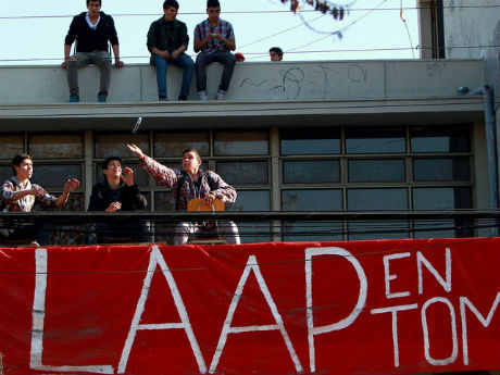 Alumnos se volvieron a tomar el Liceo Arturo Alessandri Palma tras las