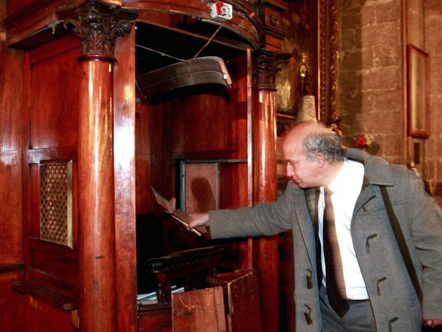 Marcha pro-aborto generó congestión vehicular y terminó interrumpiendo una misa y con destrozos en la Catedral Metropolitana