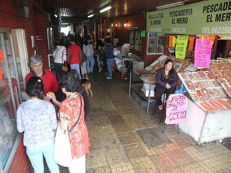 El mercado de Angelmó casi quedó sin agua potable en vísperas de