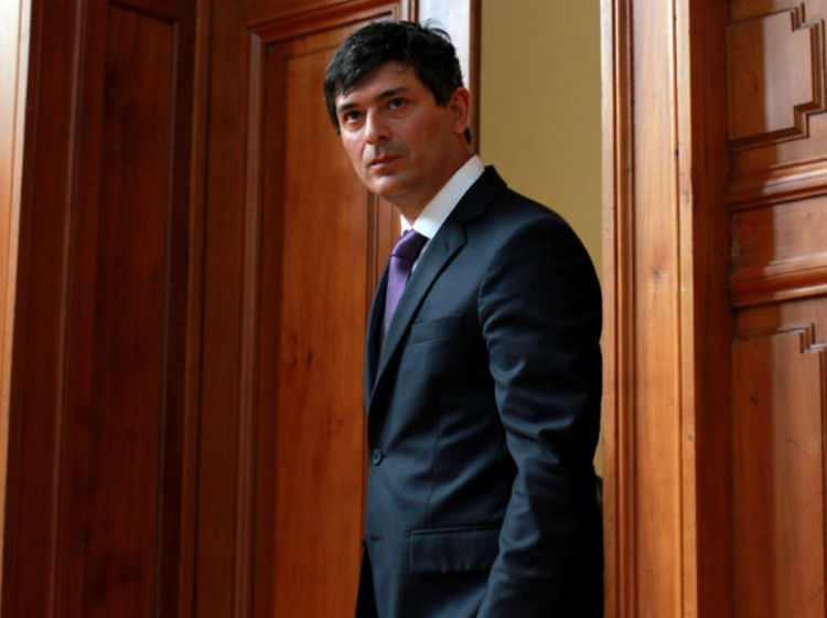 Parisi dijo que quiere dejar a Matthei "peleando sola" y ella insiste en que aclare dónde está el dinero de los trabajadores Parisi dijo que quiere dejar a Matthei "peleando sola" y ella insiste en que aclare dónde está el dinero de los trabajadores