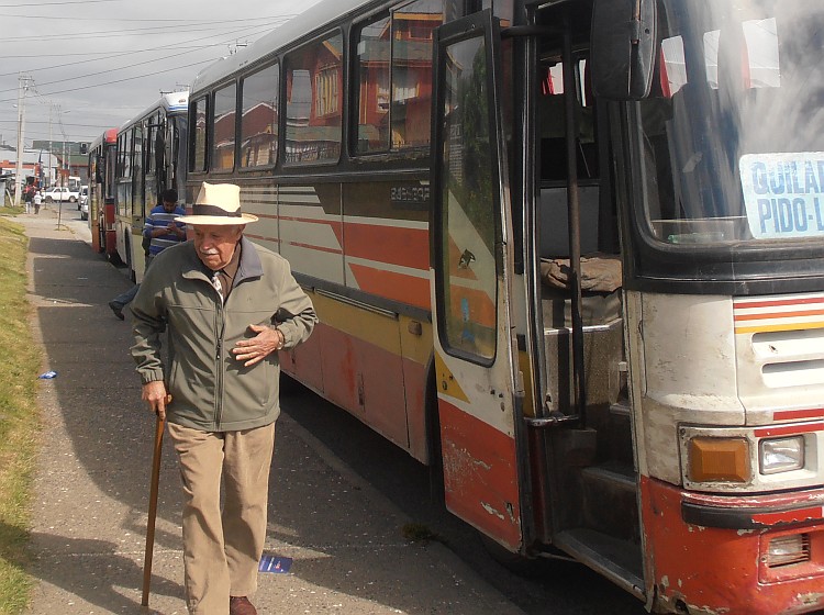 La Falta De Buses Complica El Traslado De Los Votantes De Zonas Rurales