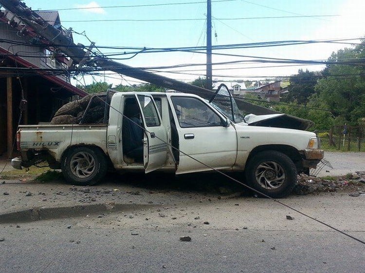 Sin un rasguño ancuditanos se salvaron de milagro tras chocar un poste