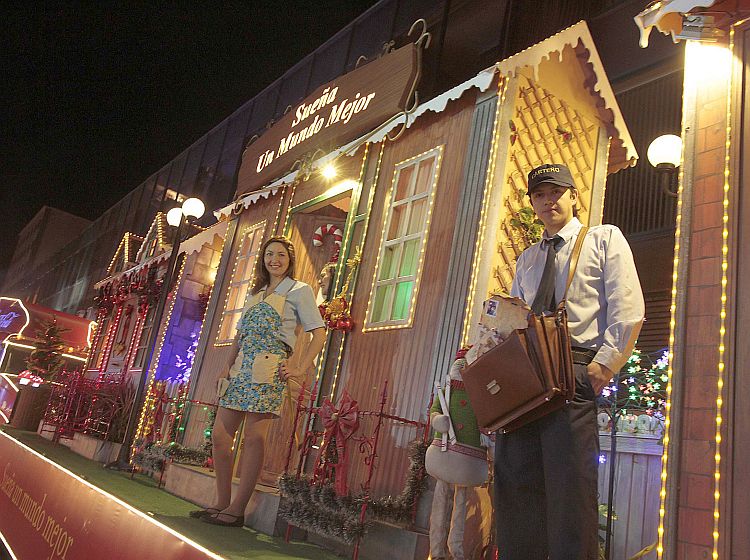 Revisa las mejores imágenes que dejó la Caravana de Navidad de Coca Cola en Temuco