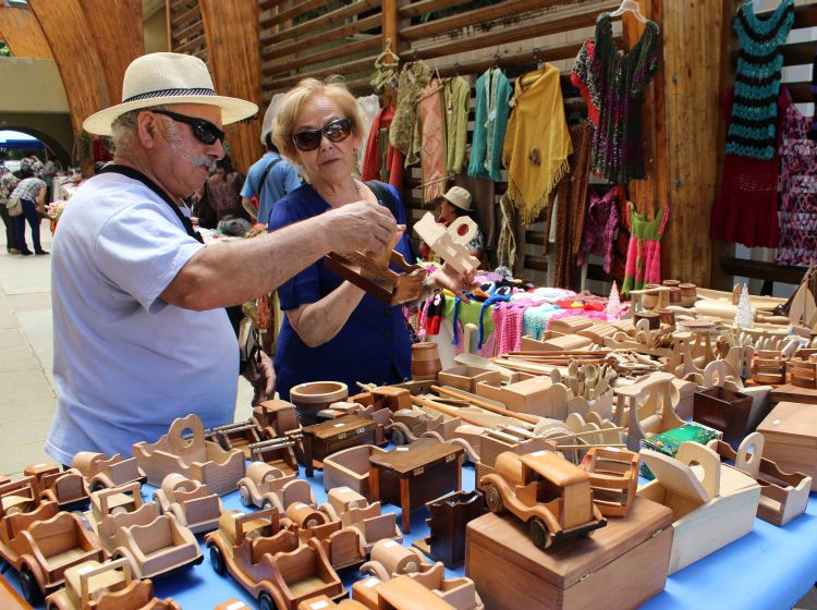 Artesanos De La Uni N Exhiben Sus Productos En La Plaza De La Cultura