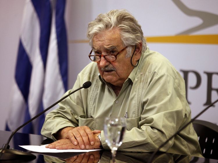 Mujica Promulgó La Ley Que Legaliza La Producción Y La Venta De