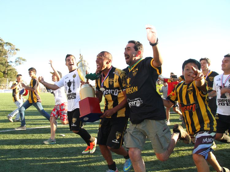 Carnaval en El Morro: Fernández Vial se coronó Campeón del Torneo de Tercera División
