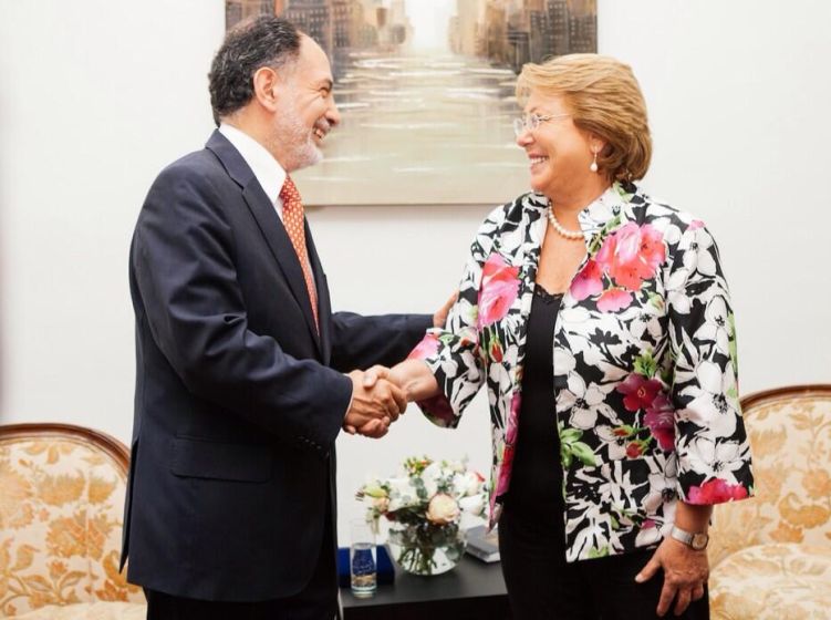 Bachelet recibió al presidente de la Corte Suprema y él dijo que nunca la criticó Bachelet recibió al presidente de la Corte Suprema y él dijo que nunca la criticó