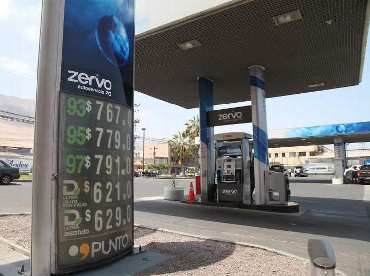Alza en los combustibles: conozca las bencineras más baratas y caras de Iquique