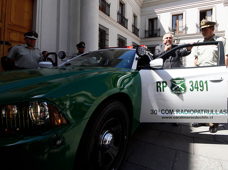 Chadwick probó los superautos de Carabineros