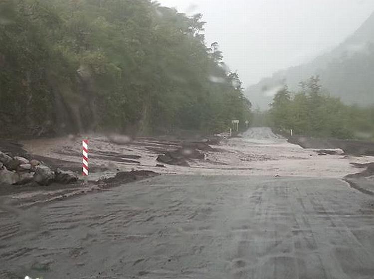Las intensas lluvias cortaron la ruta internacional 225