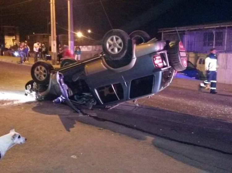 Una persona resultó lesionada en el volcamiento de una camioneta en Iquique