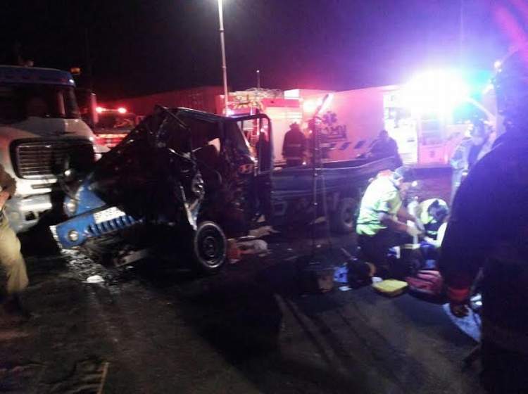 Choque frontal entre dos camiones dejó un muerto y dos personas con ...
