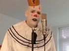 ¡Freak!: payaso triste canta cover de "Chandelier"