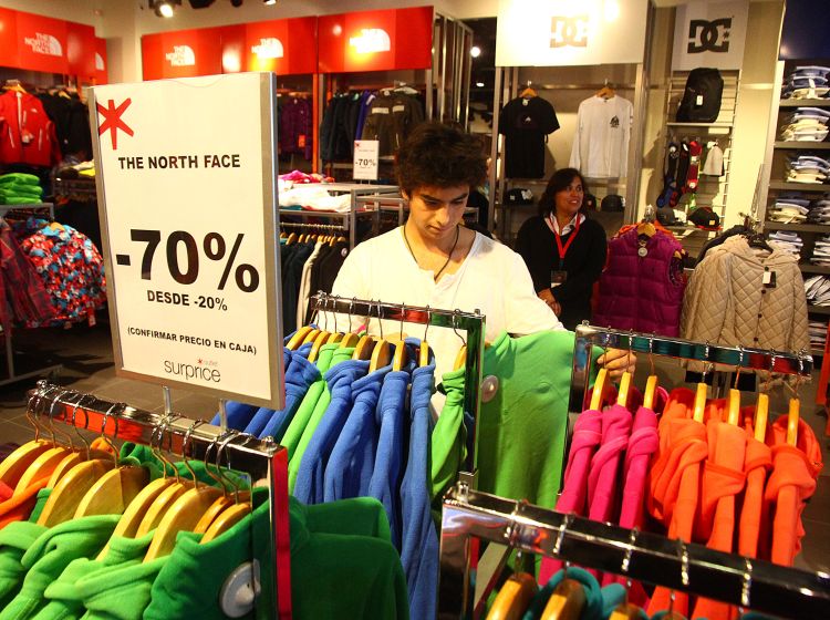 Hasta un 70% de descuento: con tres tiendas abrió el primer centro comercial Outlet Gran Concepción