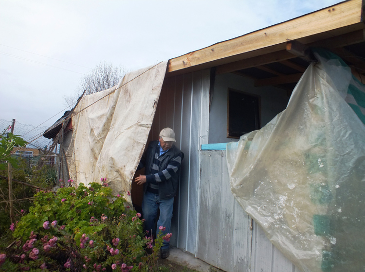 Ventarrón voló completamente la techumbre de una casa en el sector Oro