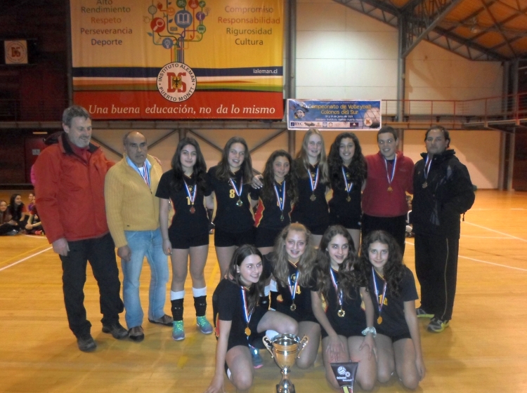 Damas Sub 14 Del Instituto Alemán De Frutillar Ganaron El Campeonato De Vóleibol Colonos Del Sur 0451