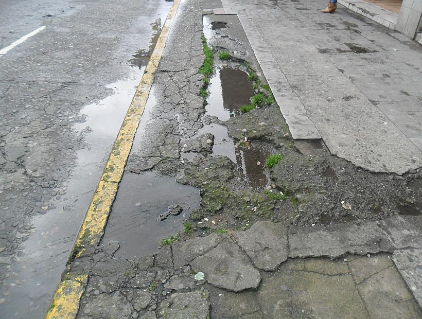 Con fotos en mano edil de Puerto Montt se quejó del mal estado de las ...