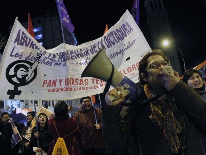 Miles de personas marcharon en Santiago por el derecho al aborto libre