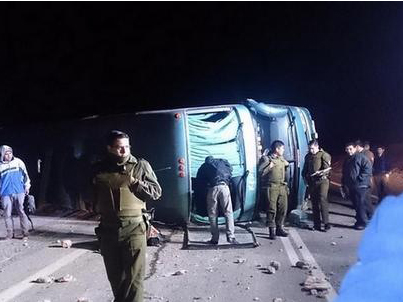 Un bus volcó en la cuesta Monte Cristo dejando a cuatro personas graves