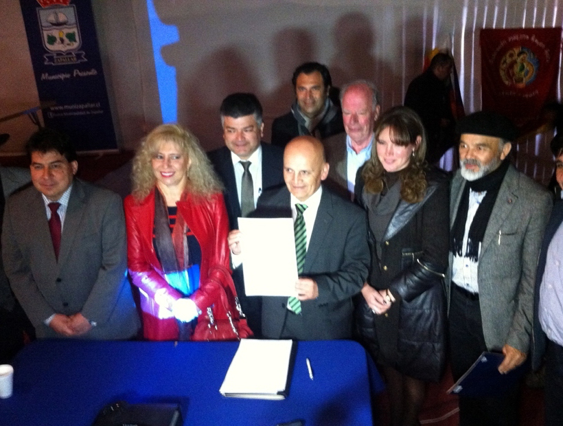 Alcaldes y parlamentarios firman el rechazo al trazado energético de Cardones-Polpaico por la región de Valparaíso Alcaldes y parlamentarios firman el rechazo al trazado energético de Cardones-Polpaico por la región de Valparaíso