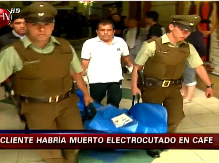 Un hombre murió presuntamente electrocutado en un café del centro de Santiago Un hombre murió presuntamente electrocutado en un café del centro de Santiago