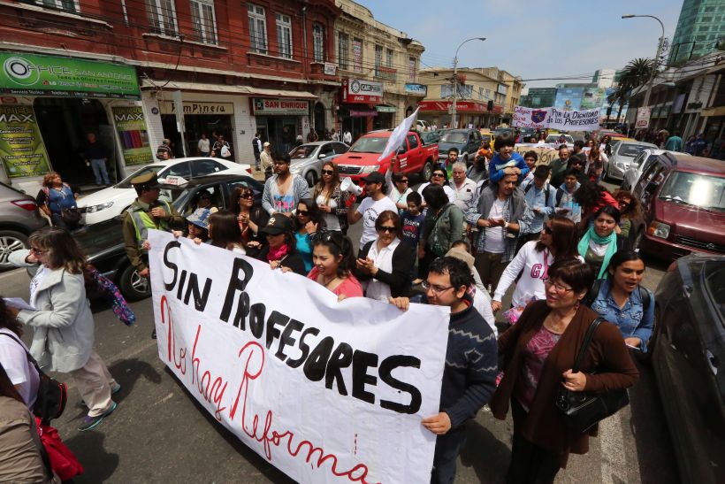 Profesores Realizaron Una Masiva Marcha Por Las Calles De San Antonio