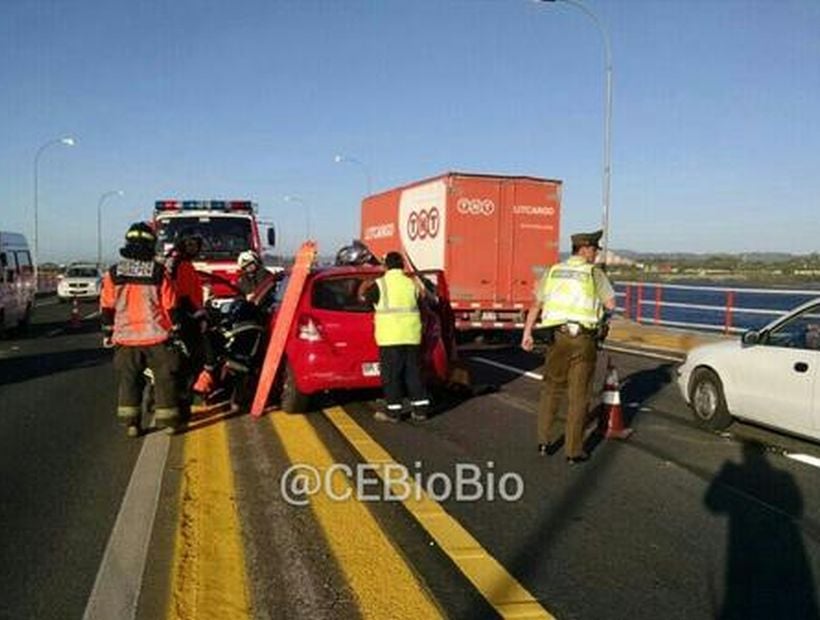 Un choque dejó a dos heridos y provocó alta congestión en el Puente