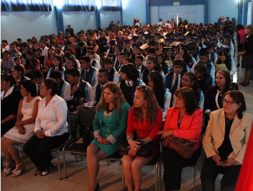 Emotiva Despedida De Alumnos De Octavo Básico En Escuela Claudio Arrau ...