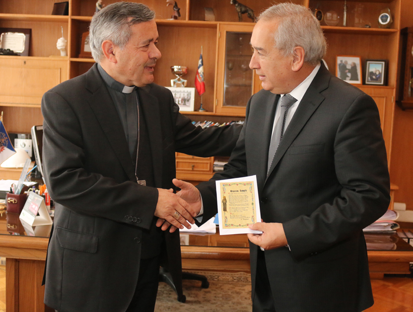 Obispo Juan Barros realiza primeras visitas protocolares en Osorno