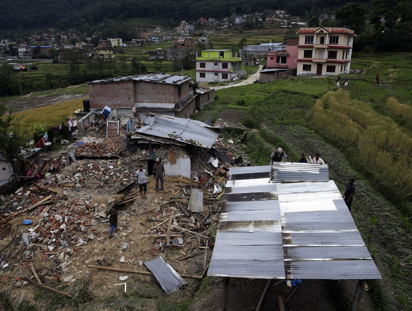 El número de muertos por el terremoto de Nepal supera los 3.700