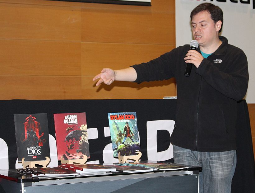 Fundador de la editorial Acción Comics celebró el Día del Diseñador Gráfico en Inacap Temuco