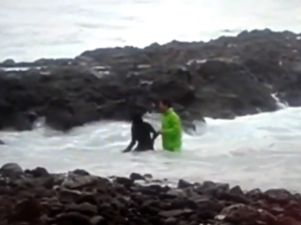 El impactante video de una mujer que intentó suicidarse lanzándose al mar en Iquique El impactante video de una mujer que intentó suicidarse lanzándose al mar en Iquique