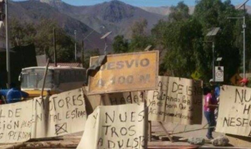 Vecinos de San Antonio siguen con toma de carretera esperando respuesta ...