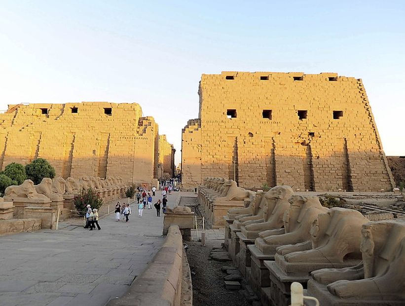 Egipto: al menos un muerto por el atentado contra el turístico templo de Karnak en Luxor