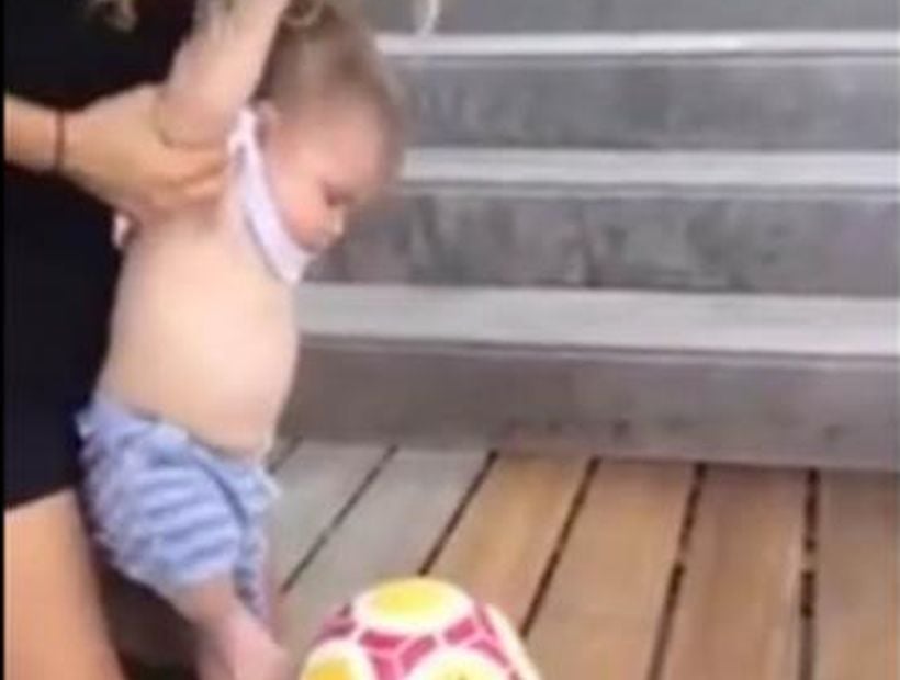 El hijo de Shakira y Piqué pateó su primer balón a los seis meses