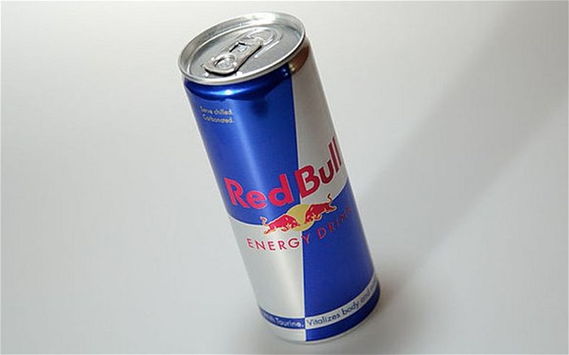 Una mujer comenzó a quedar ciega luego de tomar 28 latas de Red Bull al día