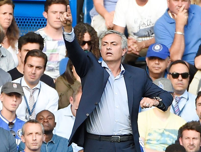 El Chelsea de Mourinho empezó su defensa del título inglés con un empate