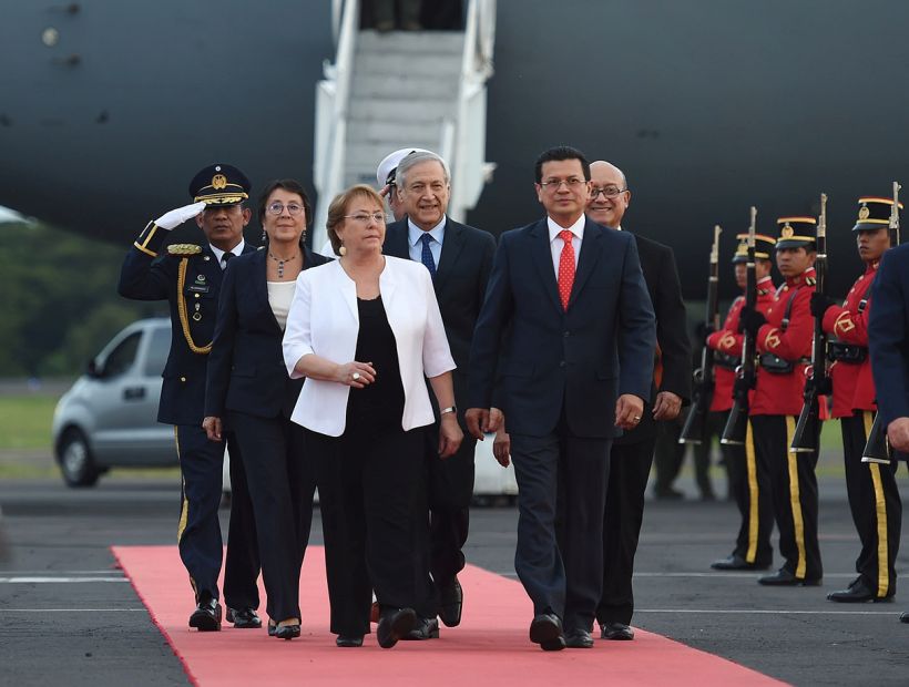 Bachelet llegó a El Salvador buscando 
